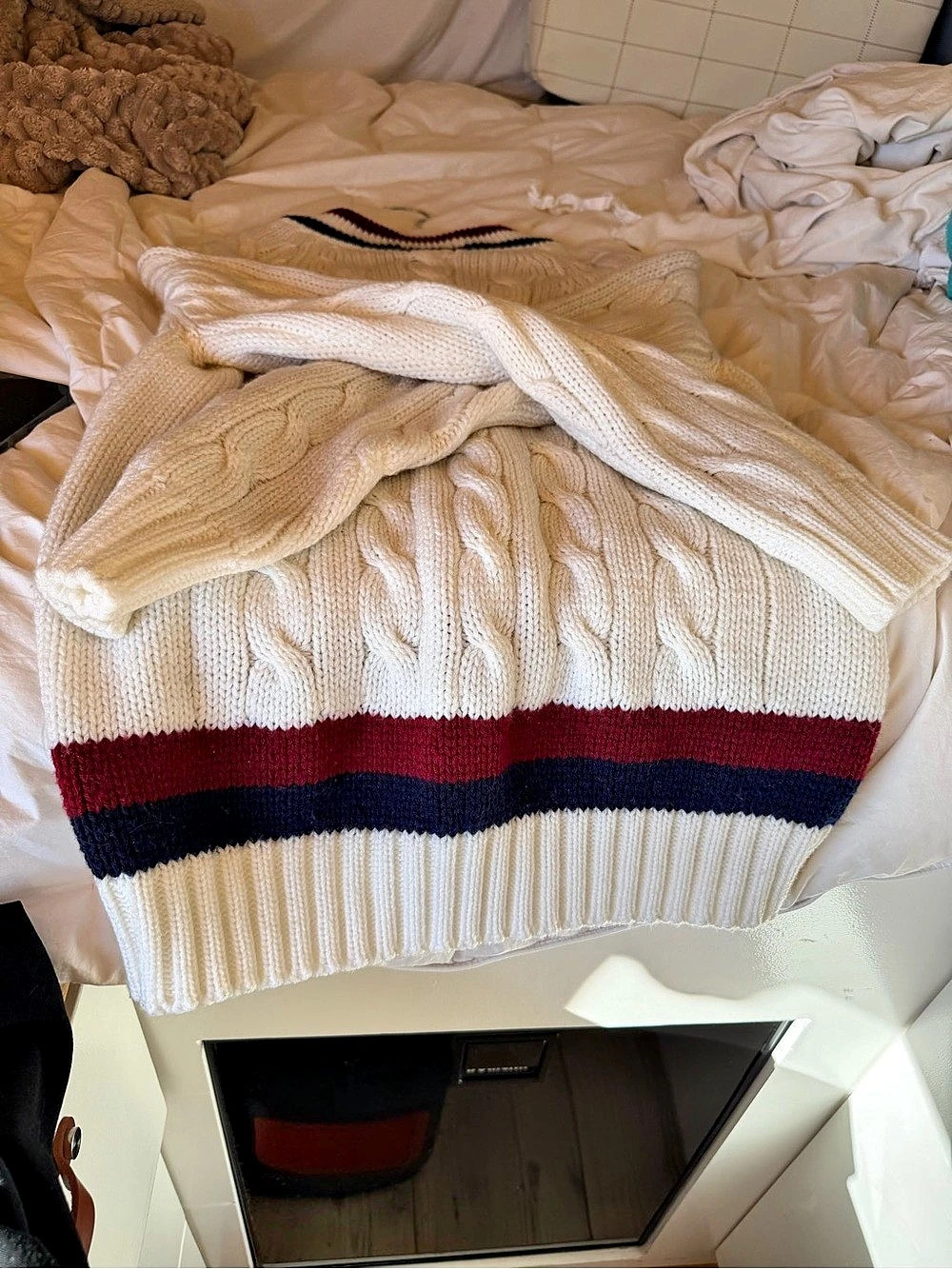 VTG 80s Izod Lacoste 100% Acrylic Cricket Sweater Deep V-Neck Size L - Picture 13 of 17